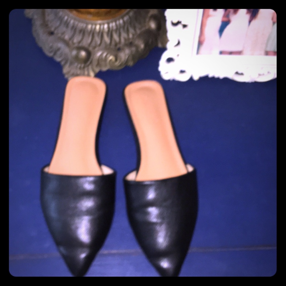 Black pointed flats